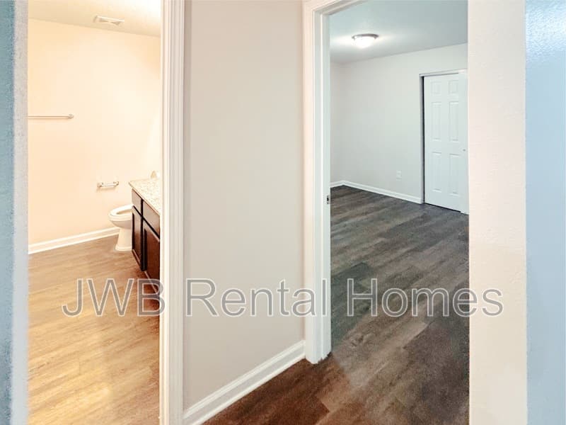 Jacksonville House: 4016 Spring Glen Rd