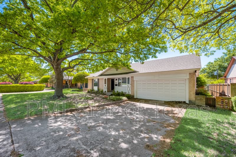 Dallas House: 11643 Rogue Way