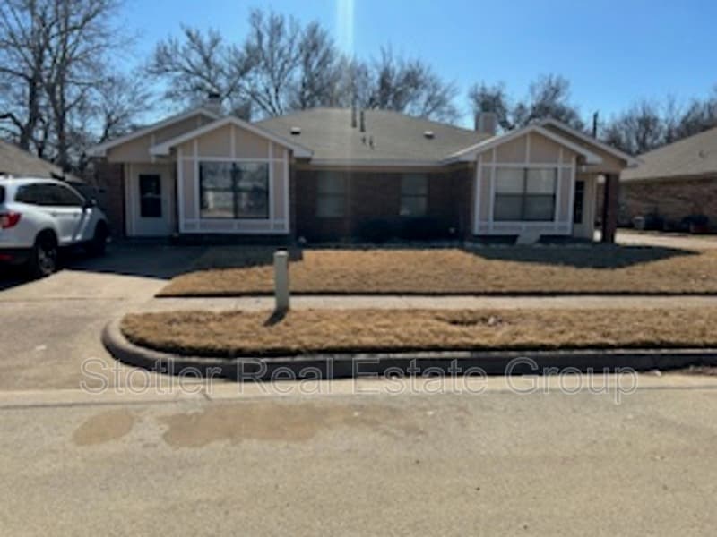 Arlington House: 5425 Stagetrail Drive