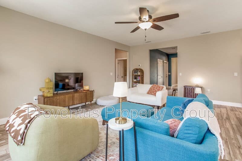 Mary Esther House: 215 Green Dr