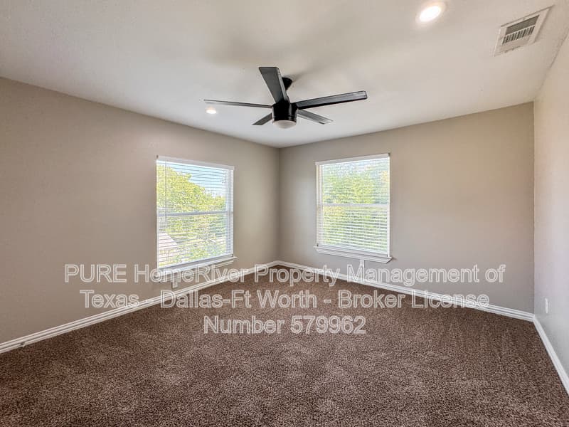 Dallas House: 1124 E 11th St
