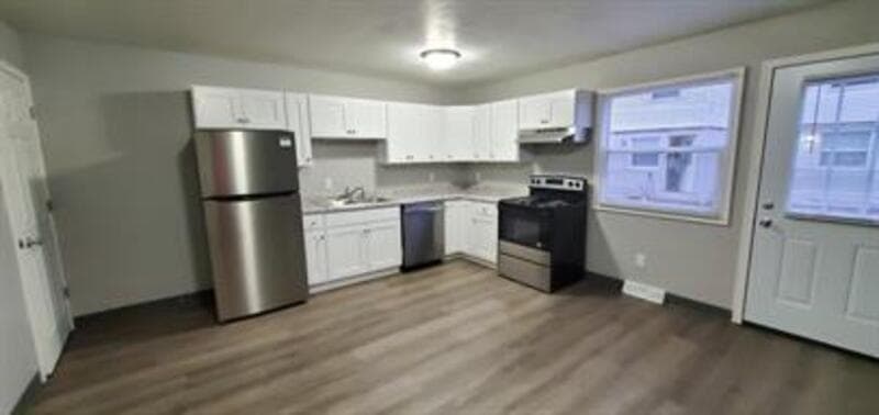 Menasha Condo: 991 7th Street - B