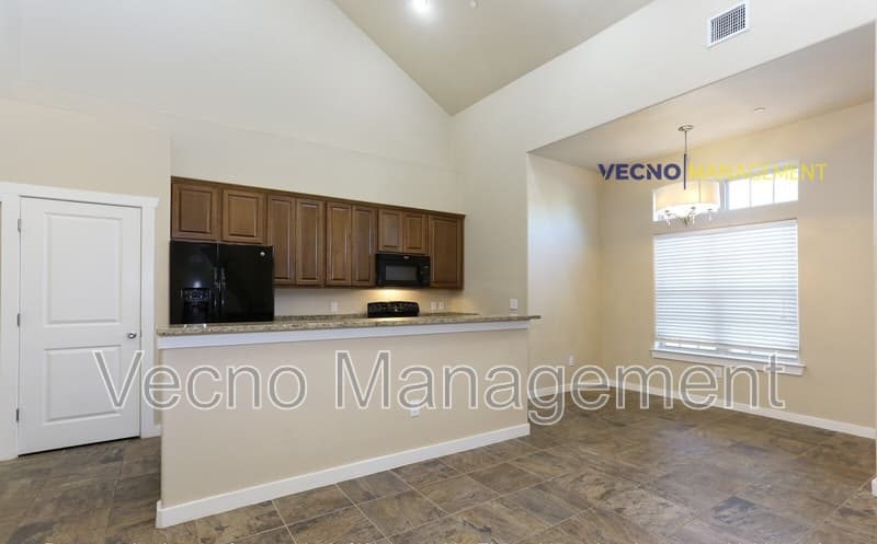 Pleasanton House: 215 Circle Court