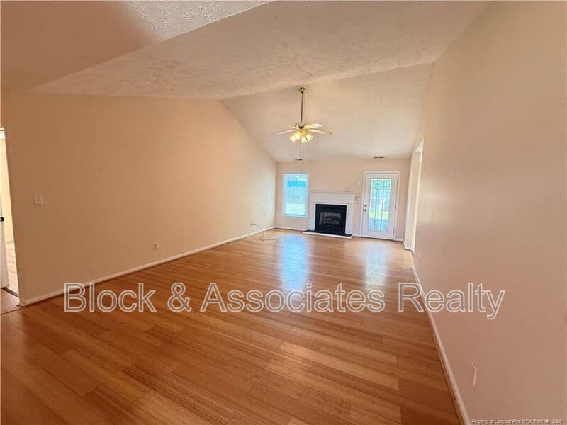 Fayetteville House: 7229 Tollhouse Drive