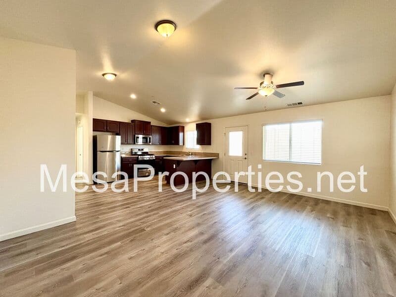 Hesperia House: 9550 Tamarisk Ave.