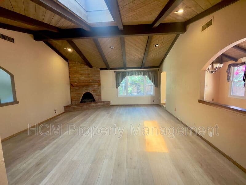 Orange House: 2448 N Love Lane