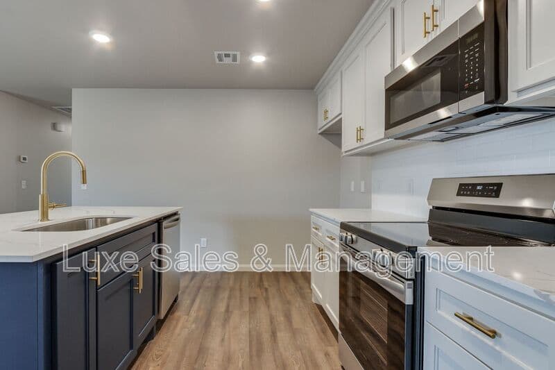 Edmond House: 400 Keiths Way
