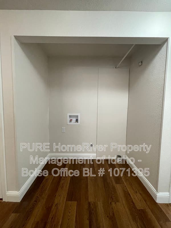 Caldwell Townhome: 102 N Homedale Ave