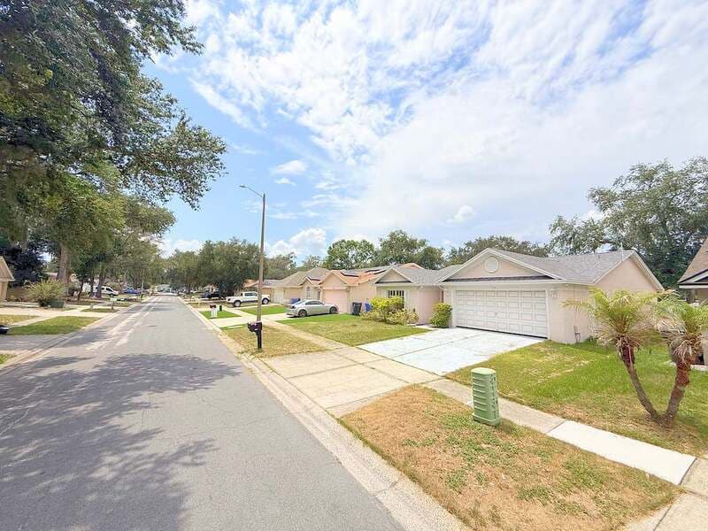 Valrico House: 1118 Hardwood Drive