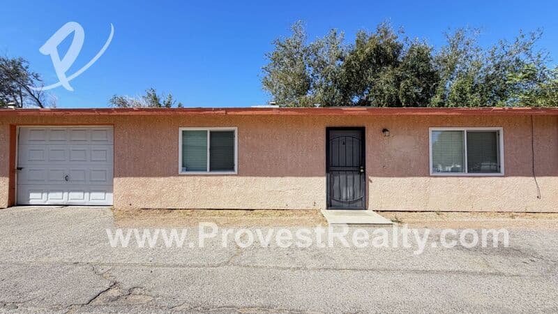 Hesperia House: 16397 Spruce St