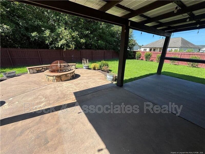 Raeford House: 438 Roanoke Dr