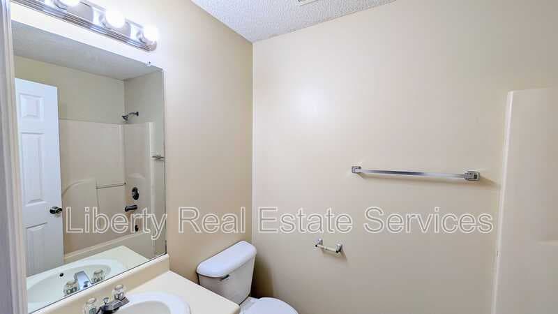 Hinesville House: 1460 Flo Zechman Dr