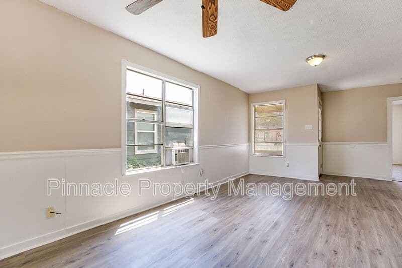 San Angelo House: 132 E 11th St