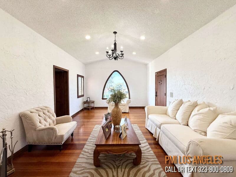 Los Angeles House: 6102 South Citrus Avenue