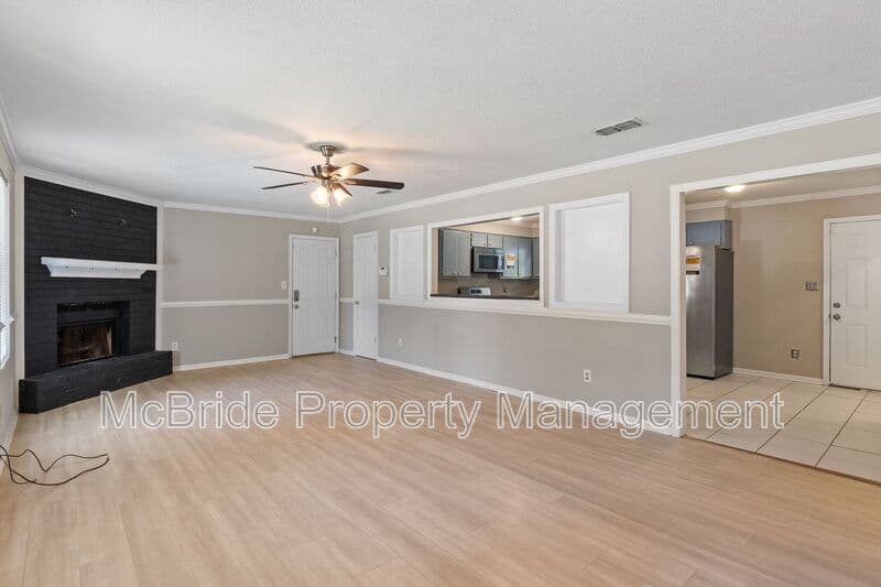 Augusta House: 4009 Royal Oaks Court