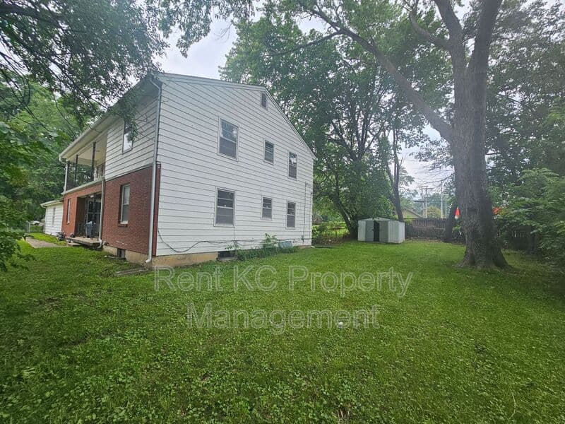 Kansas City House: 800 E 75th Terrace