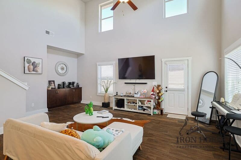 Athens House: 484 Park West Blvd