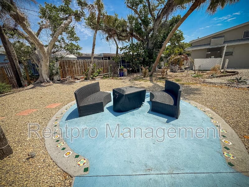Englewood House: 2825 North Beach Road