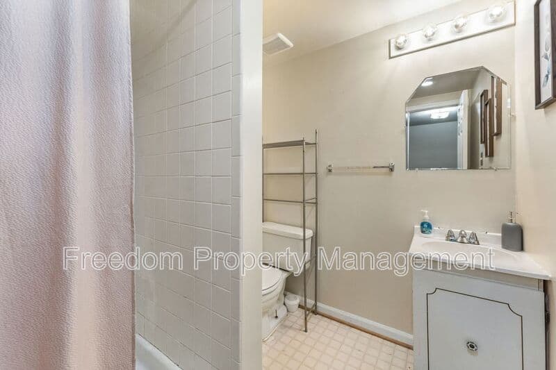Warrenton Townhome: 726 Pine Tree Ct.