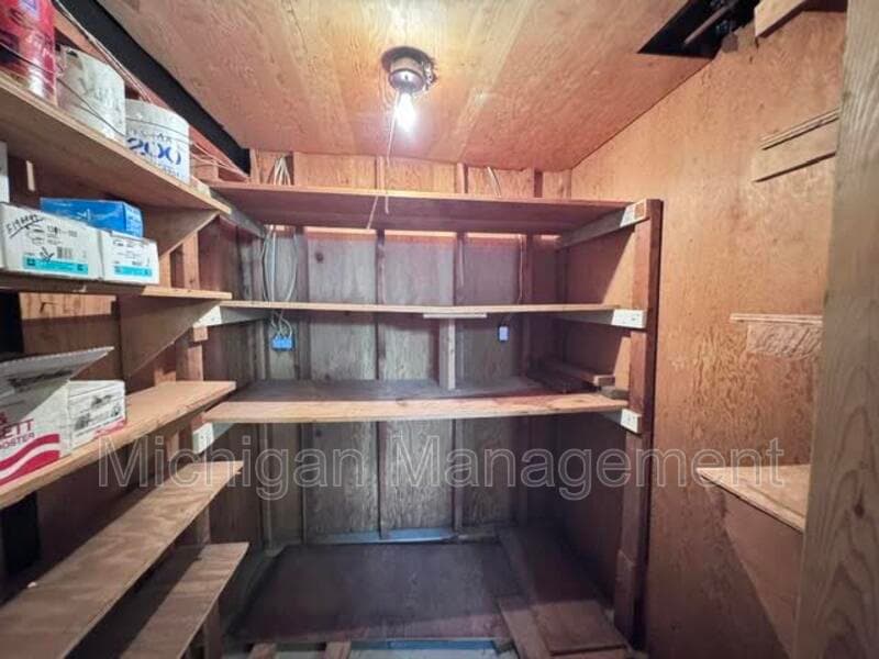Royal Oak House: 4815 Briarwood Ave