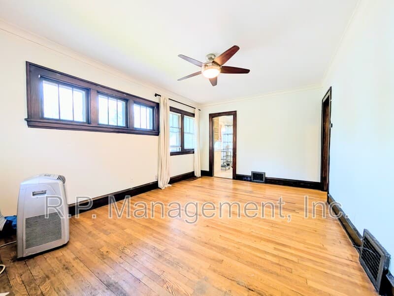 Minneapolis House: 880 19th Ave SE