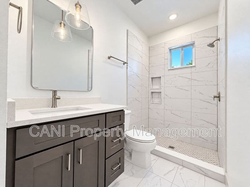 Orlando House: 724 Ellwood Avenue