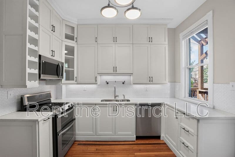 Washington Townhome: 37 Rhode Island Avenue NW