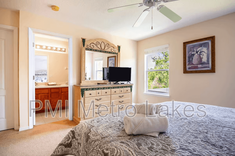 Davenport House: 194 Blue Jay Way