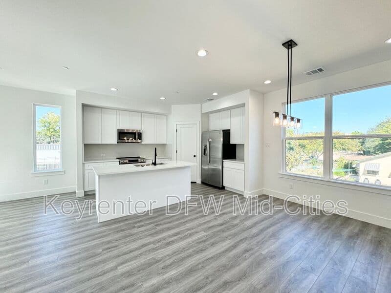 Dallas House: 7326 Uloho Way
