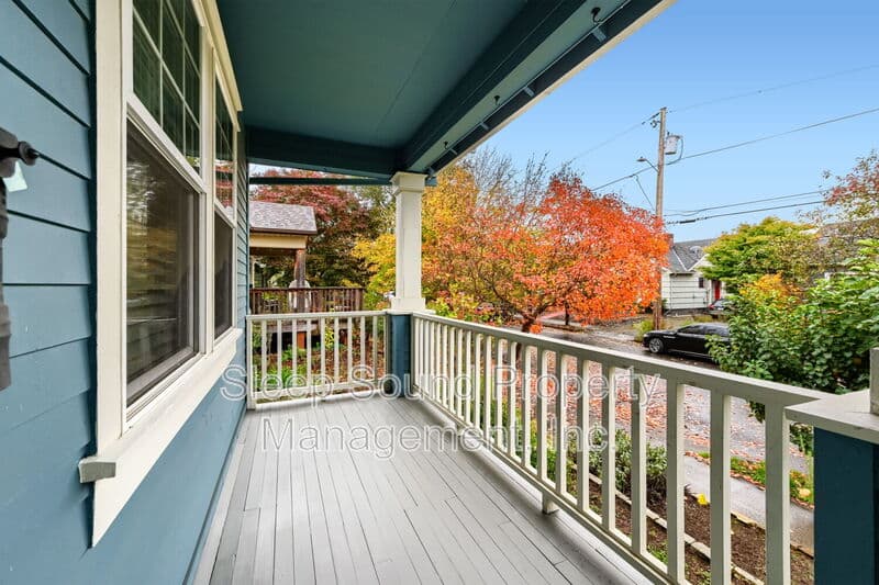 Portland House: 857 N Winchell St