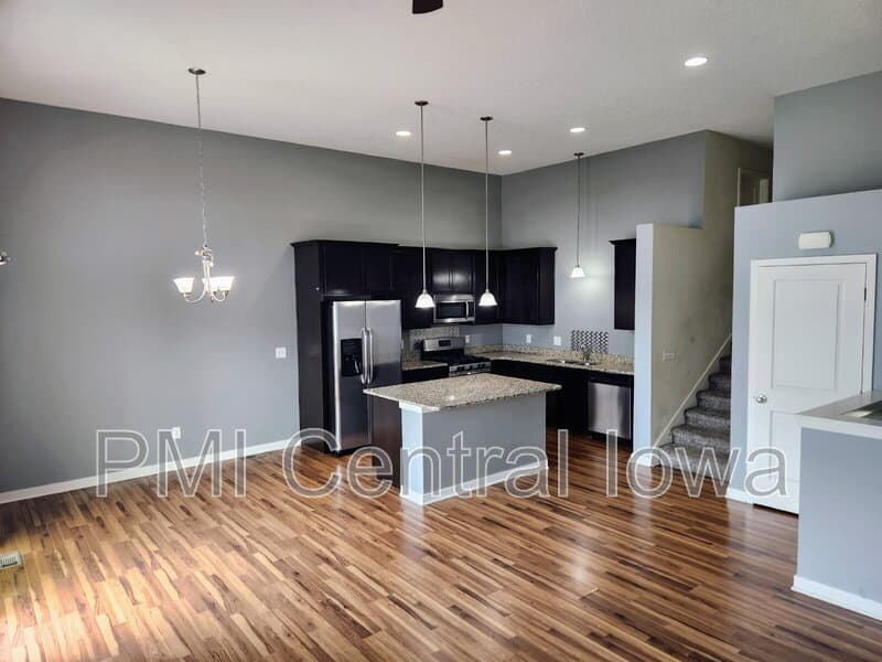 West Des Moines Townhome: 186 79th Street