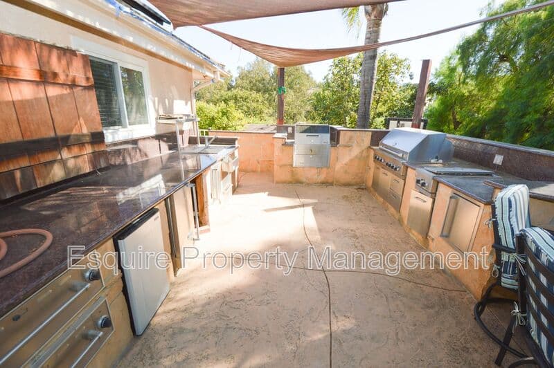 MOORPARK House: 10779 CITRUS DR