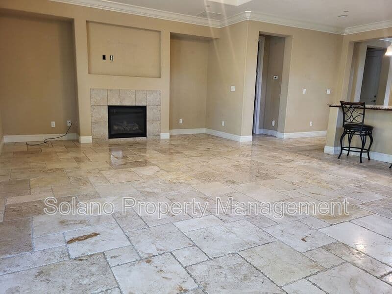 Fairfield House: 3891 Danbury Way