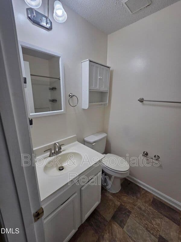 Raleigh Condo: 2011 Quaker Lndg