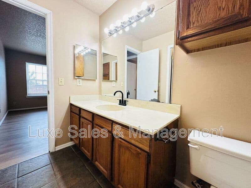 Oklahoma City Condo: 3200 W Britton Road