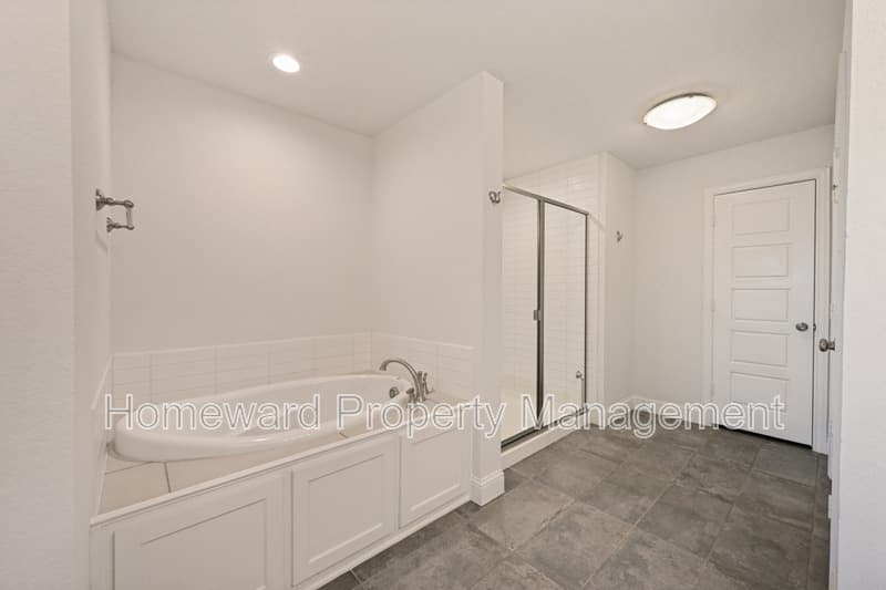 Arlington House: 6834 Neal's Way