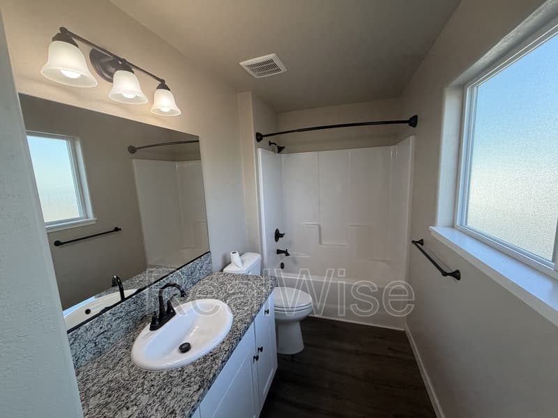 Grants Pass Condo: 124 SW Jenn Way