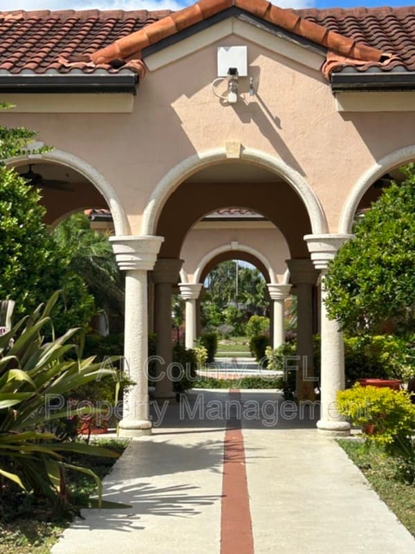 Orlando Condo: 5500 Metrowest Blvd