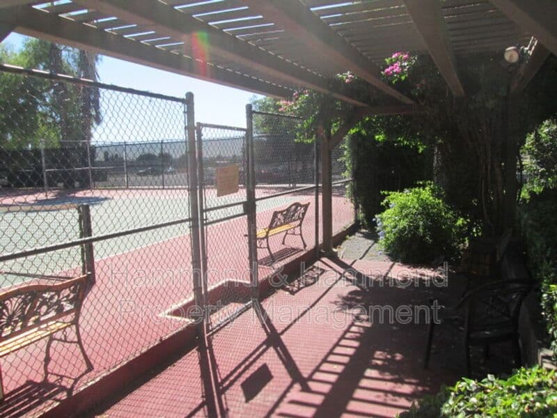 Northridge Townhome: 9000 Vanalden Ave.