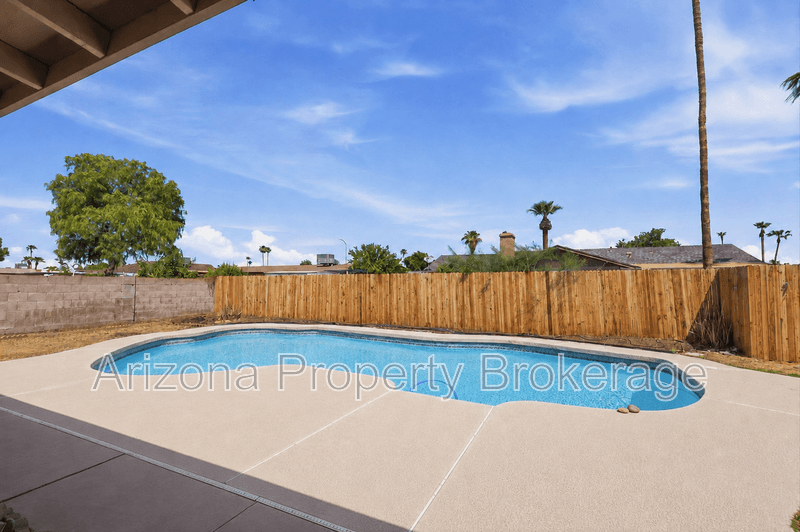 Mesa House: 2106 E Evergreen St