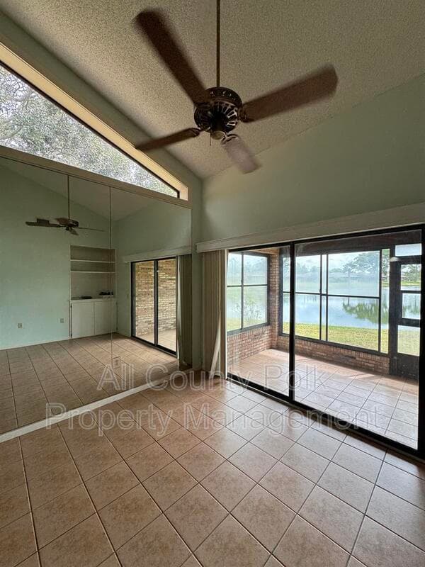 Lakeland Townhome: 542 Lake Carolyn Cir