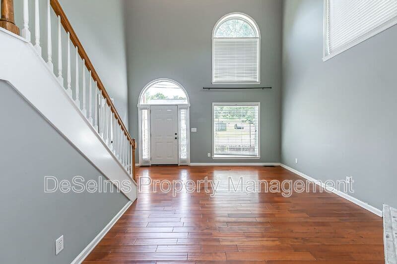 Nashville House: 701 Brent Glen Place