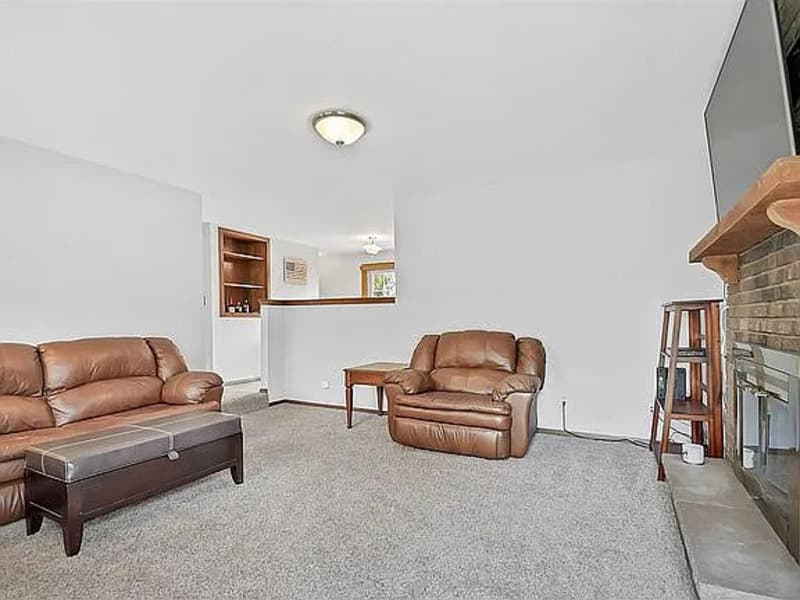 Ashwaubenon House: 2217 Barberry Lane