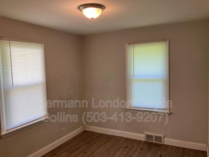 Saint Louis House: 9859 Vickie Pl