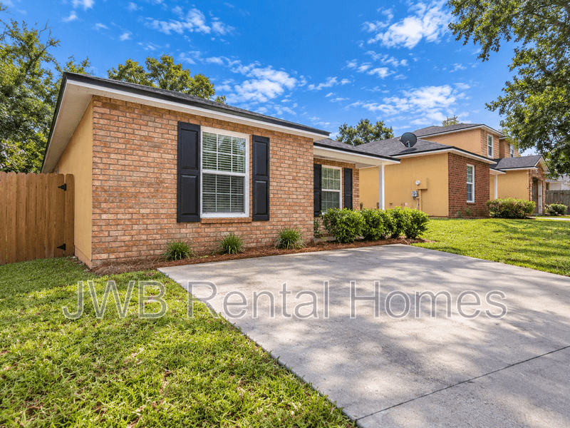 Jacksonville House: 8424 India Ave