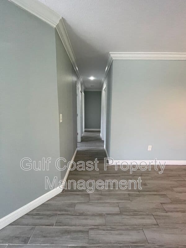 North Port House: 3365 Avanti Circle