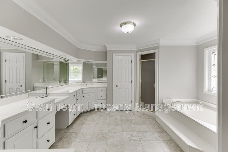 Duluth House: 9345 Riverclub Pkwy