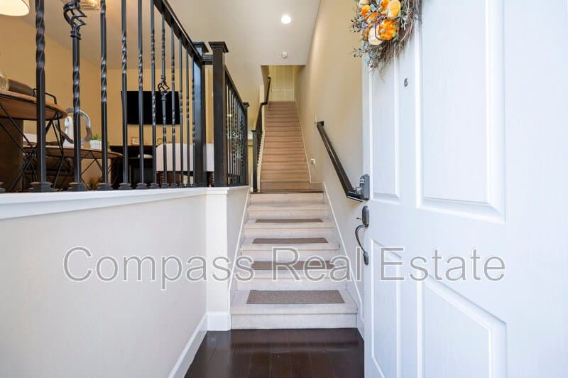 San Jose House: 265 Esfahan Ct