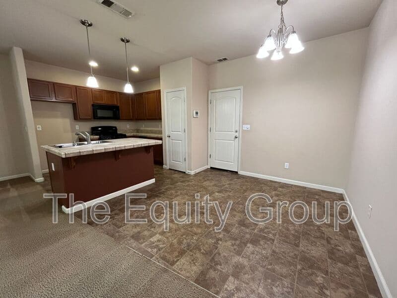 Porterville House: 1884 W Roby Ave