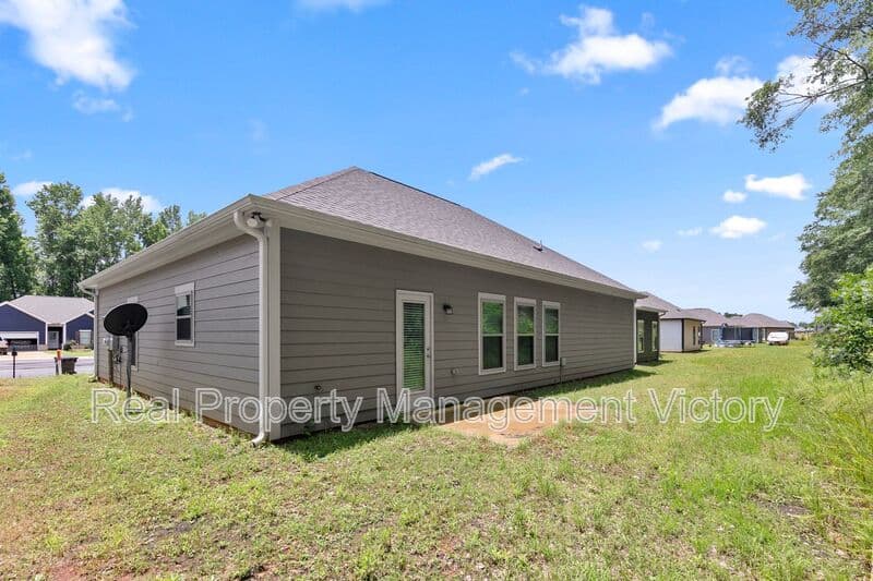 Clanton House: 275 Avalon Way